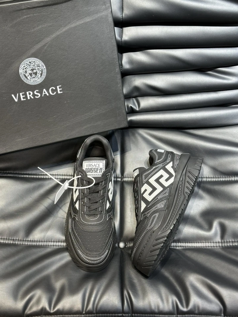 Versatile Gxvxnchy Sneakers 154217
