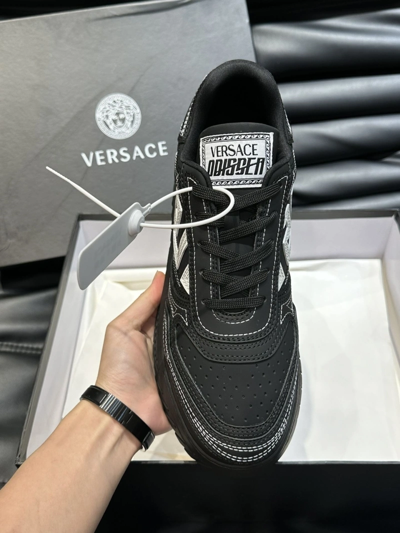 Versatile Gxvxnchy Sneakers 154217
