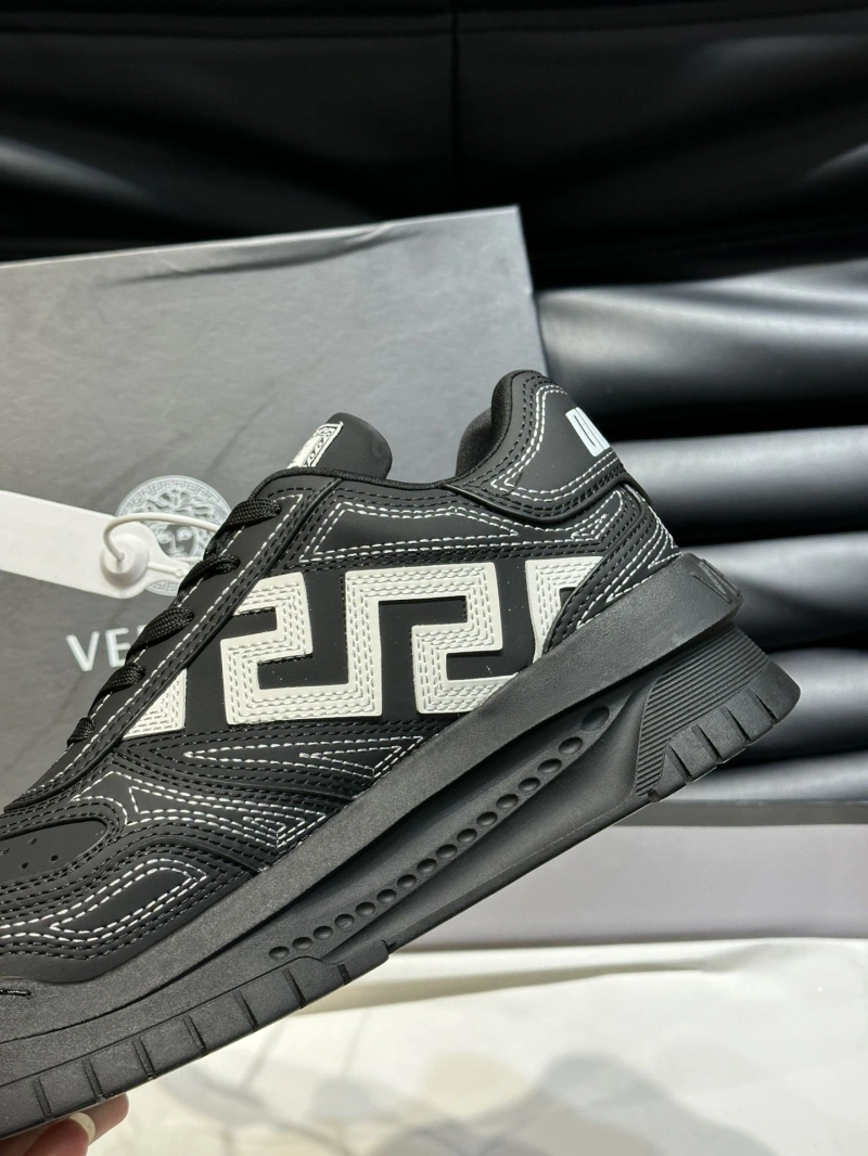 Versatile Gxvxnchy Sneakers 154217
