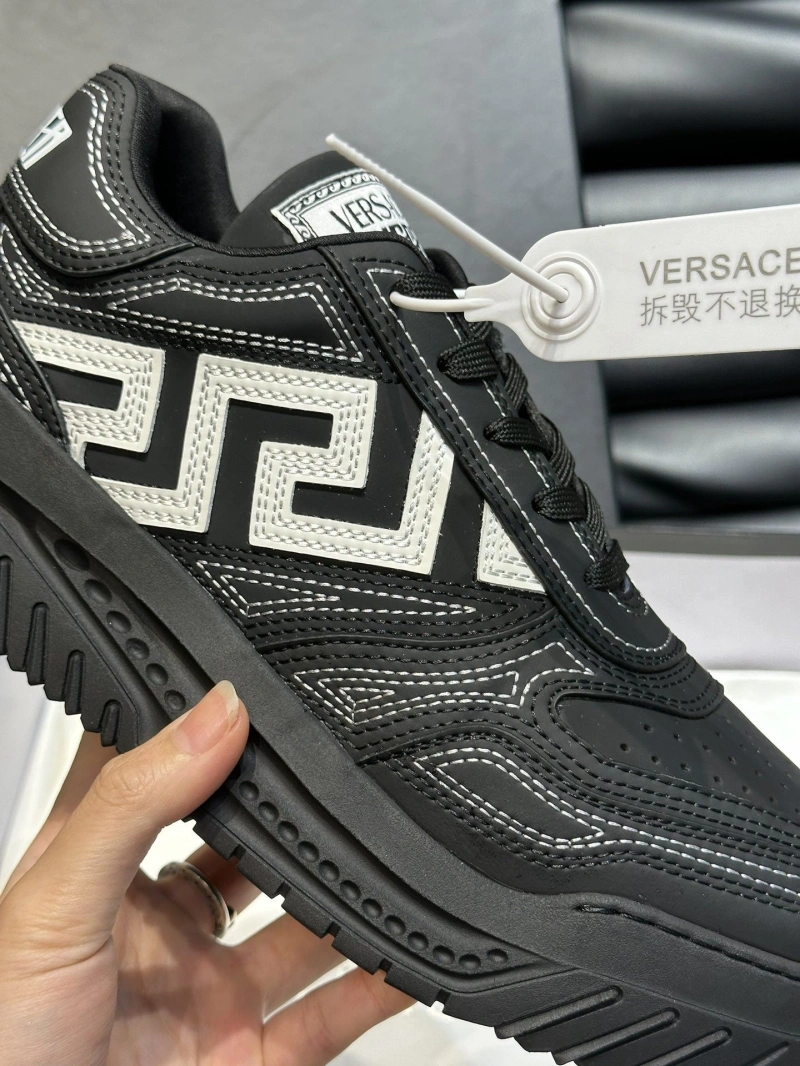 Versatile Gxvxnchy Sneakers 154217