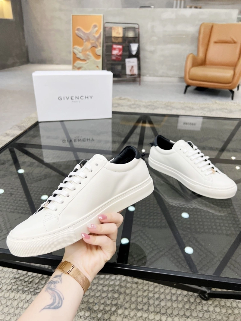 Flexible Gxvxnchy Sneakers 154214