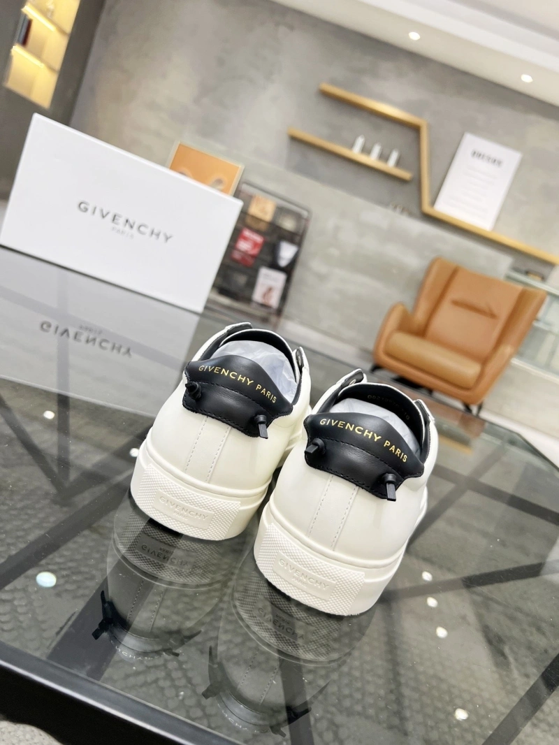 Flexible Gxvxnchy Sneakers 154214