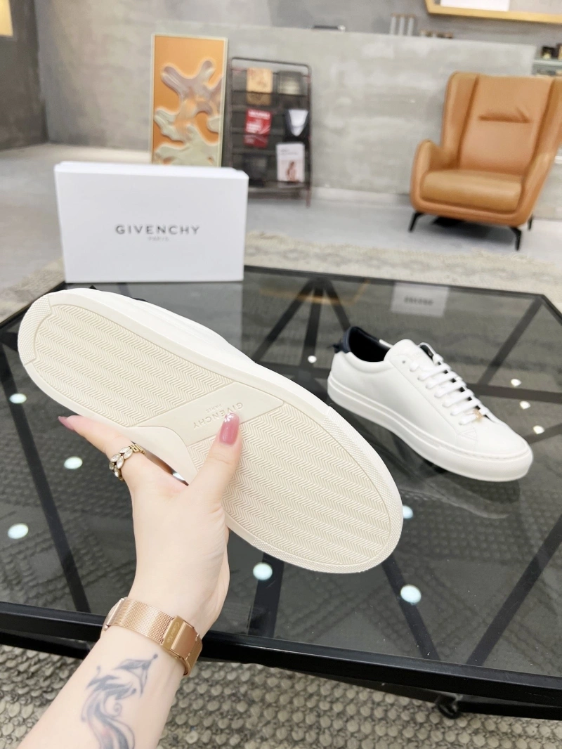 Flexible Gxvxnchy Sneakers 154214