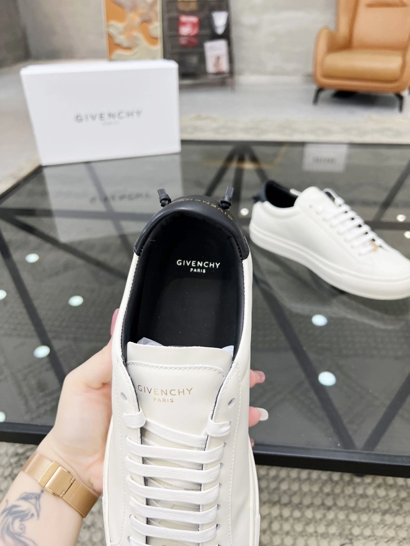 Flexible Gxvxnchy Sneakers 154214