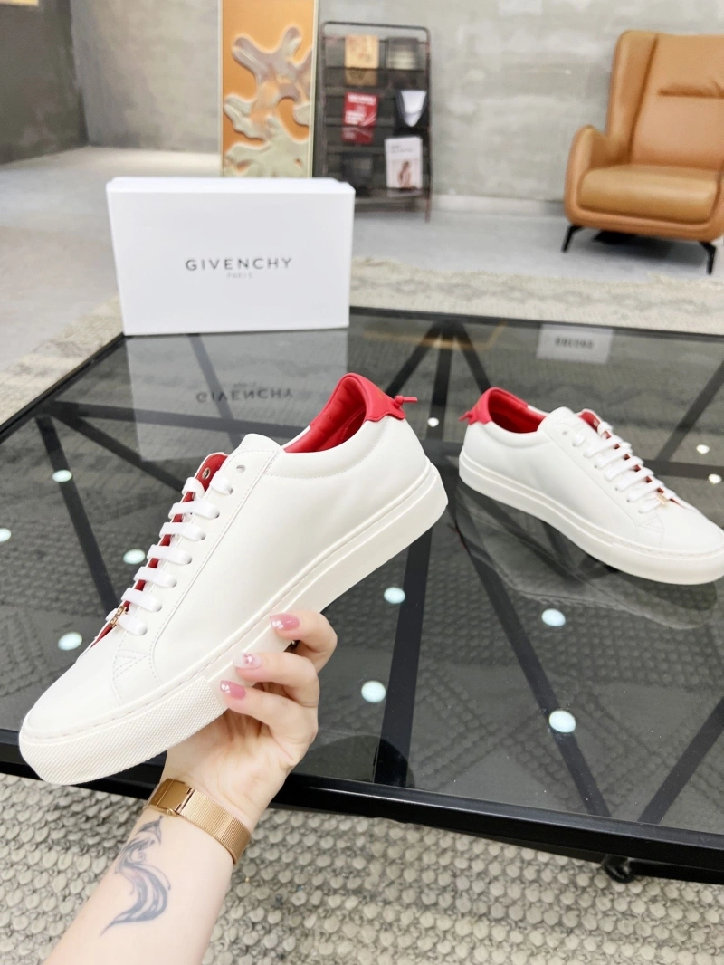 Stylish Gxvxnchy Sneakers 154215