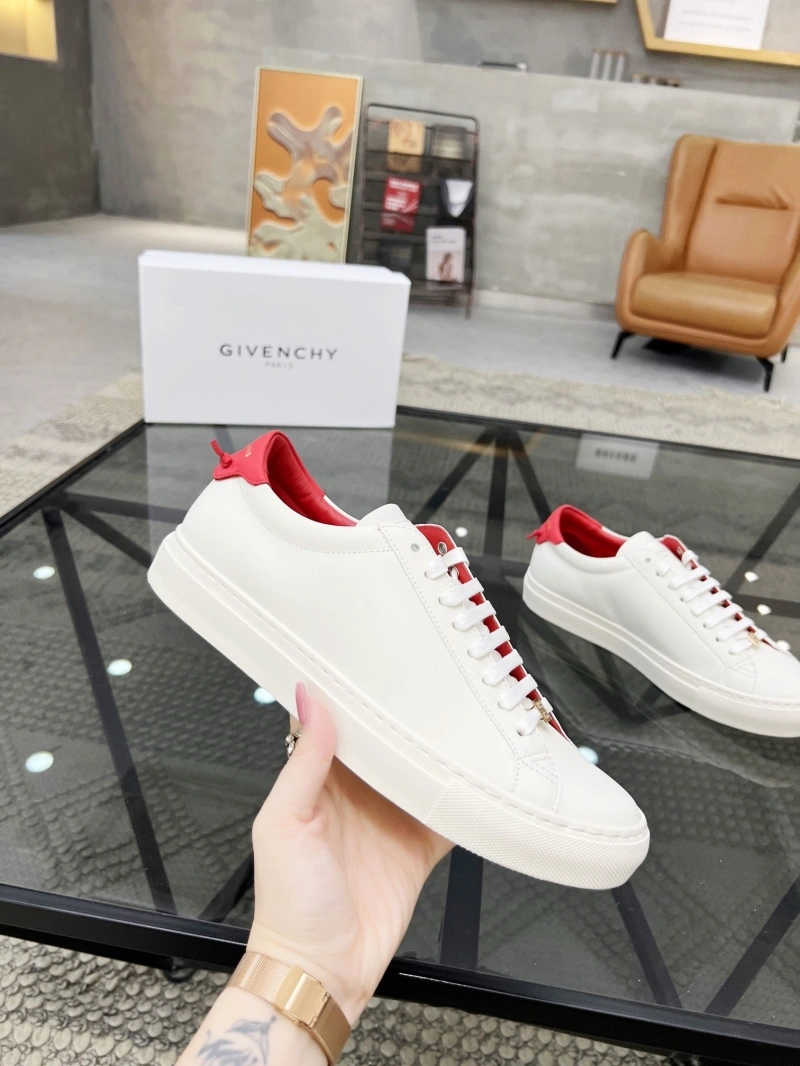 Stylish Gxvxnchy Sneakers 154215