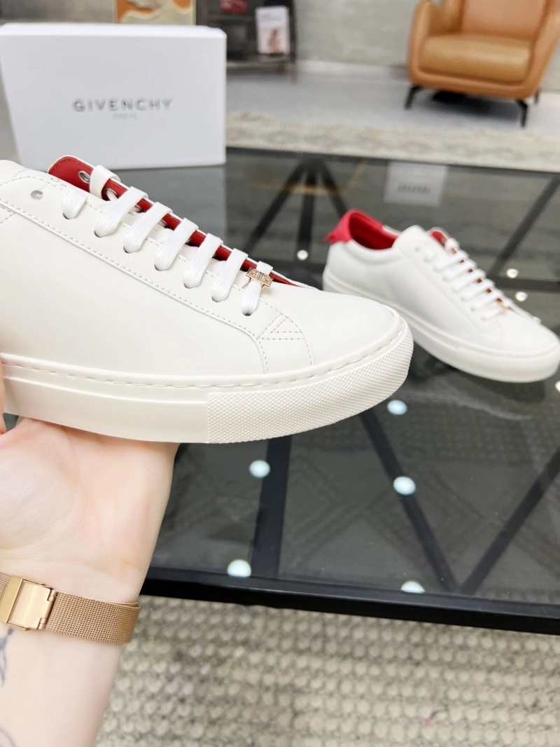 Stylish Gxvxnchy Sneakers 154215