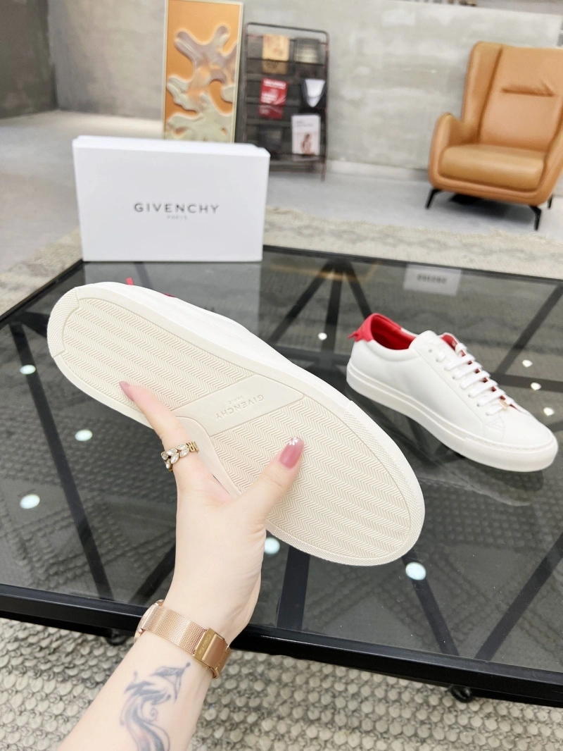 Stylish Gxvxnchy Sneakers 154215
