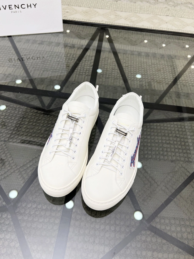 Lightweight Gxvxnchy Sneakers 154208