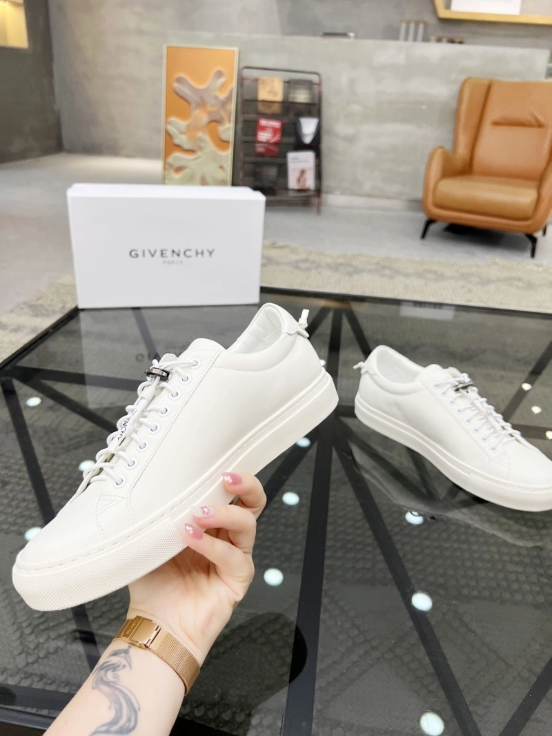 Lightweight Gxvxnchy Sneakers 154208
