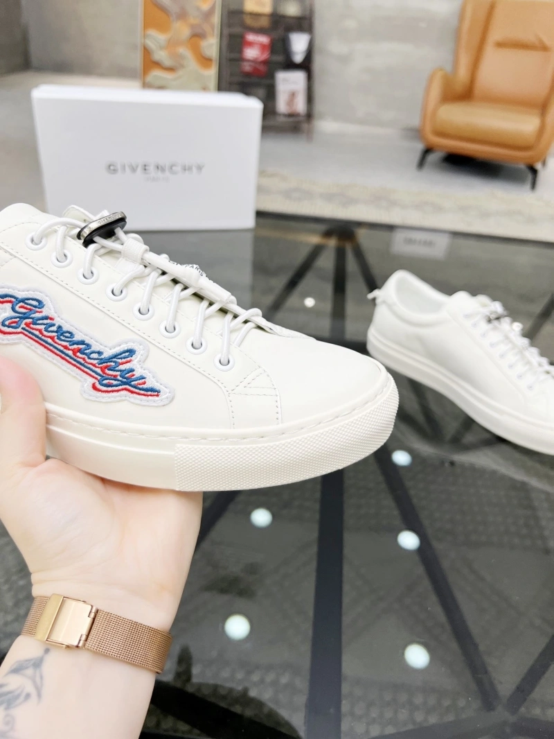 Lightweight Gxvxnchy Sneakers 154208