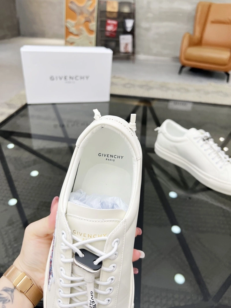 Lightweight Gxvxnchy Sneakers 154208