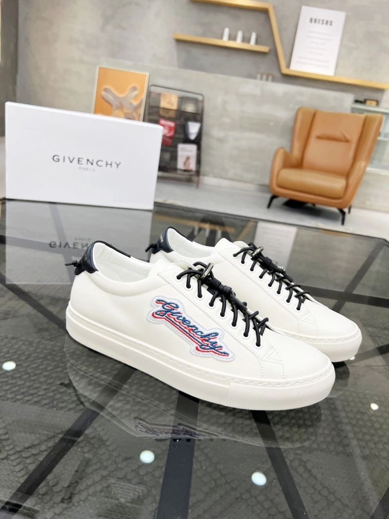 HighQuality Gxvxnchy Sneakers 154221