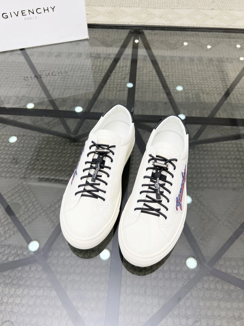 HighQuality Gxvxnchy Sneakers 154221