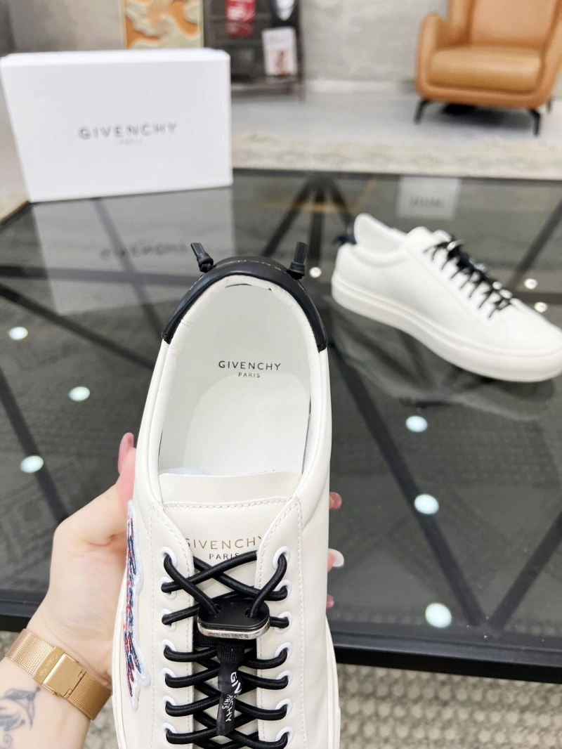 HighQuality Gxvxnchy Sneakers 154221