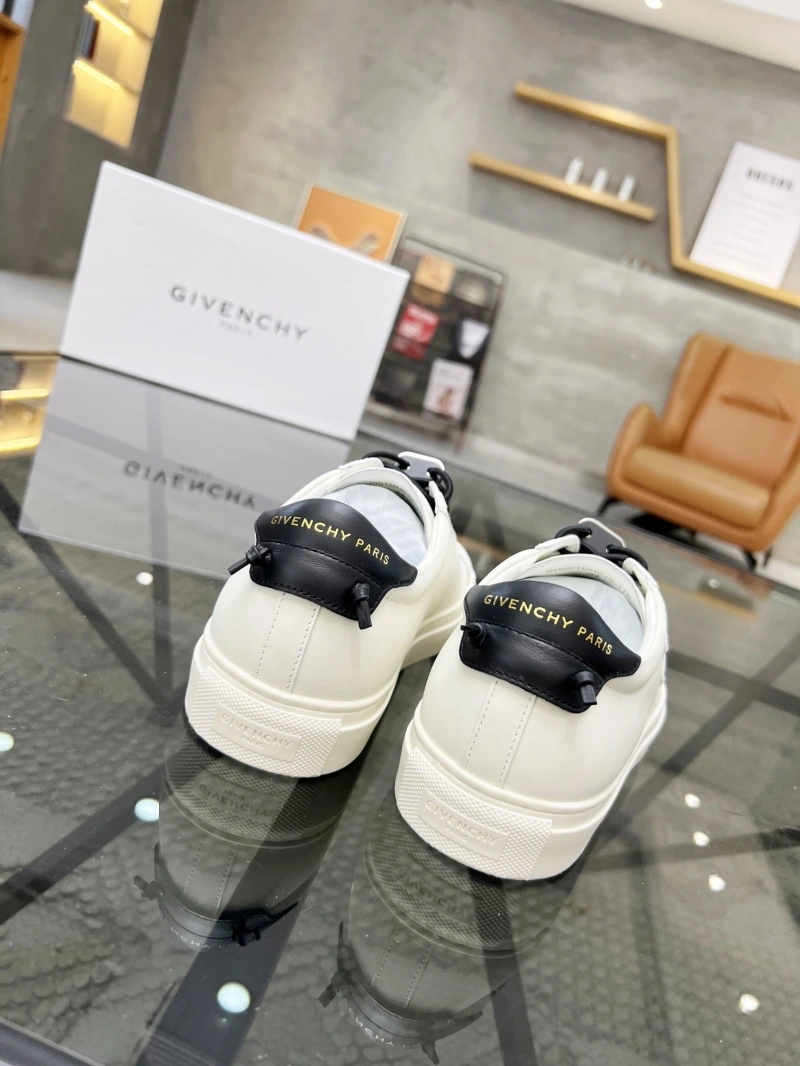 HighQuality Gxvxnchy Sneakers 154221
