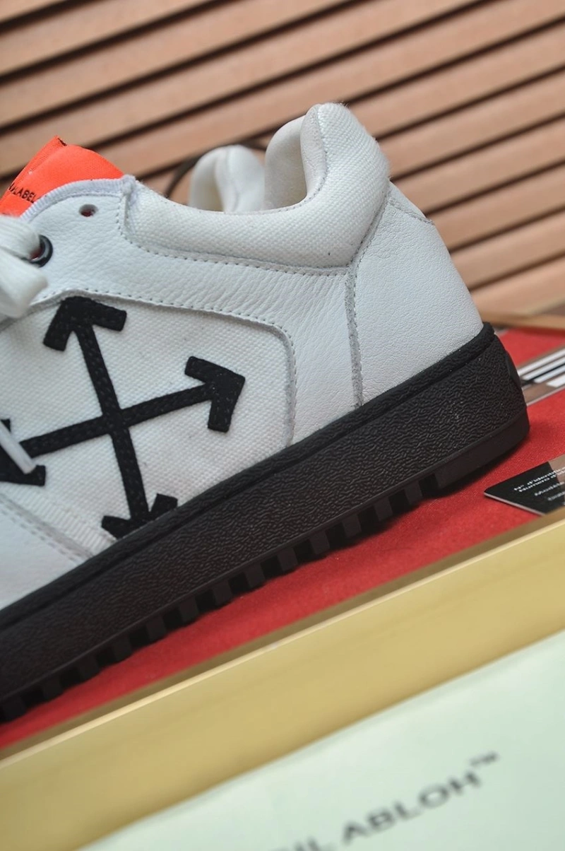 Versatile Off-Whxtx Sneakers 207802