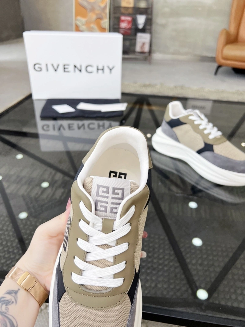 AllSeason Gxvxnchy Sneakers 154205