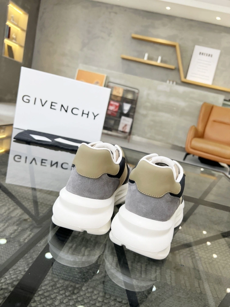 AllSeason Gxvxnchy Sneakers 154205