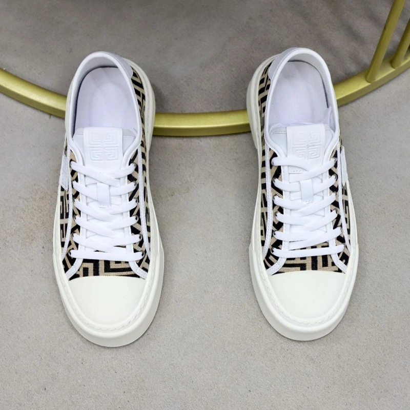 Gxvxnchy Sneakers Lightweight 154186