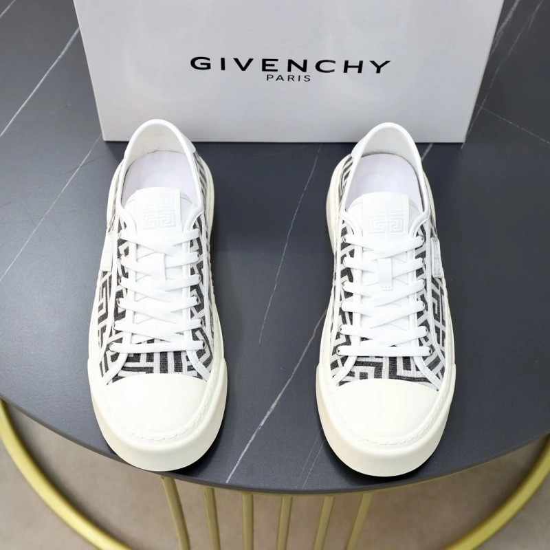 Gxvxnchy Sneakers AllSeason 154189