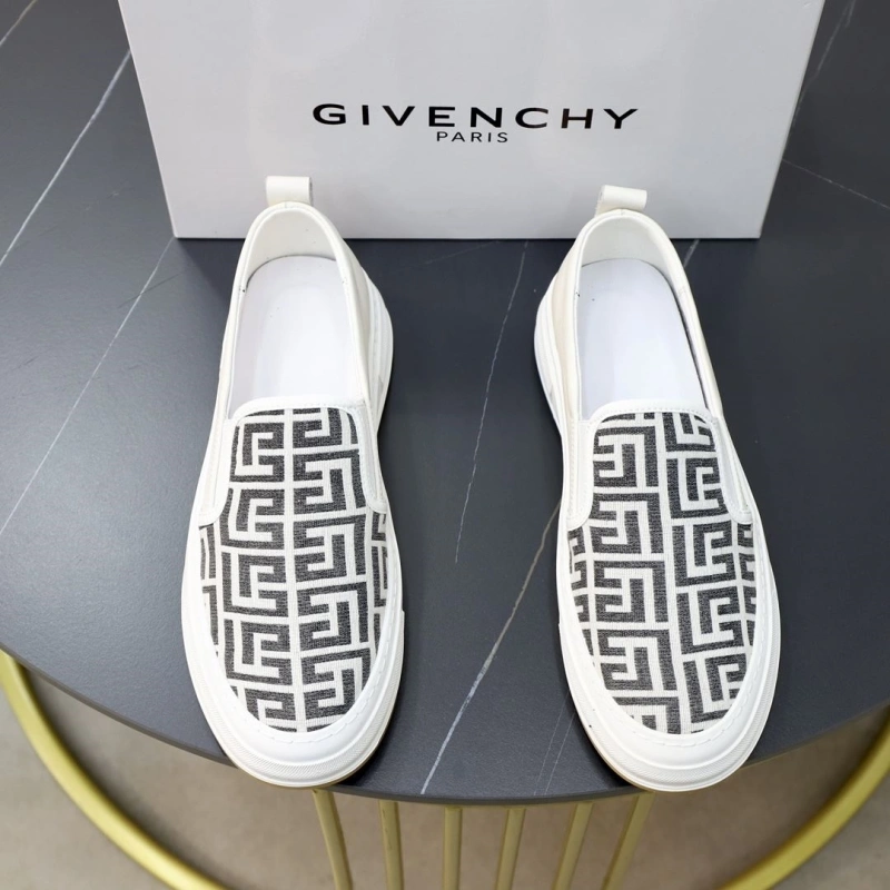 Trendsetting Gxvxnchy Sneakers 154192