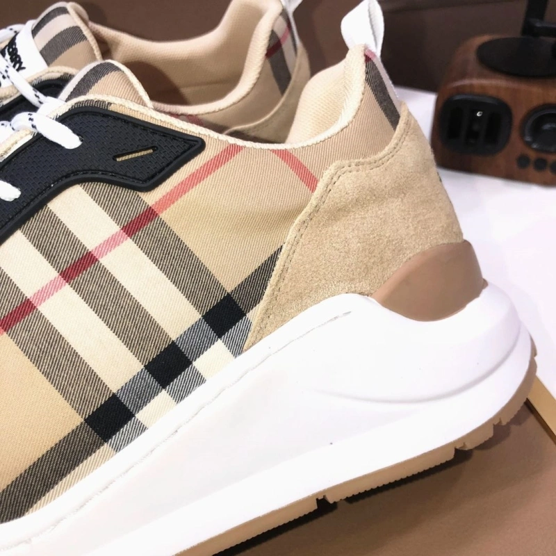 Cozy Bxrbxrry Sneakers 115391