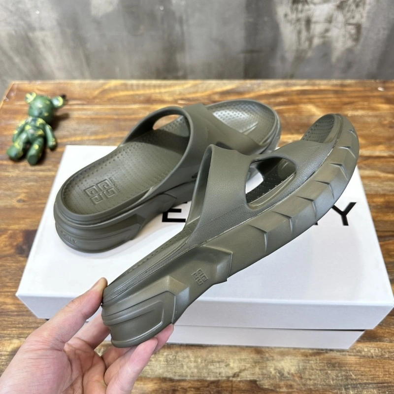 Gxvxnchy Slippers Bold 154359