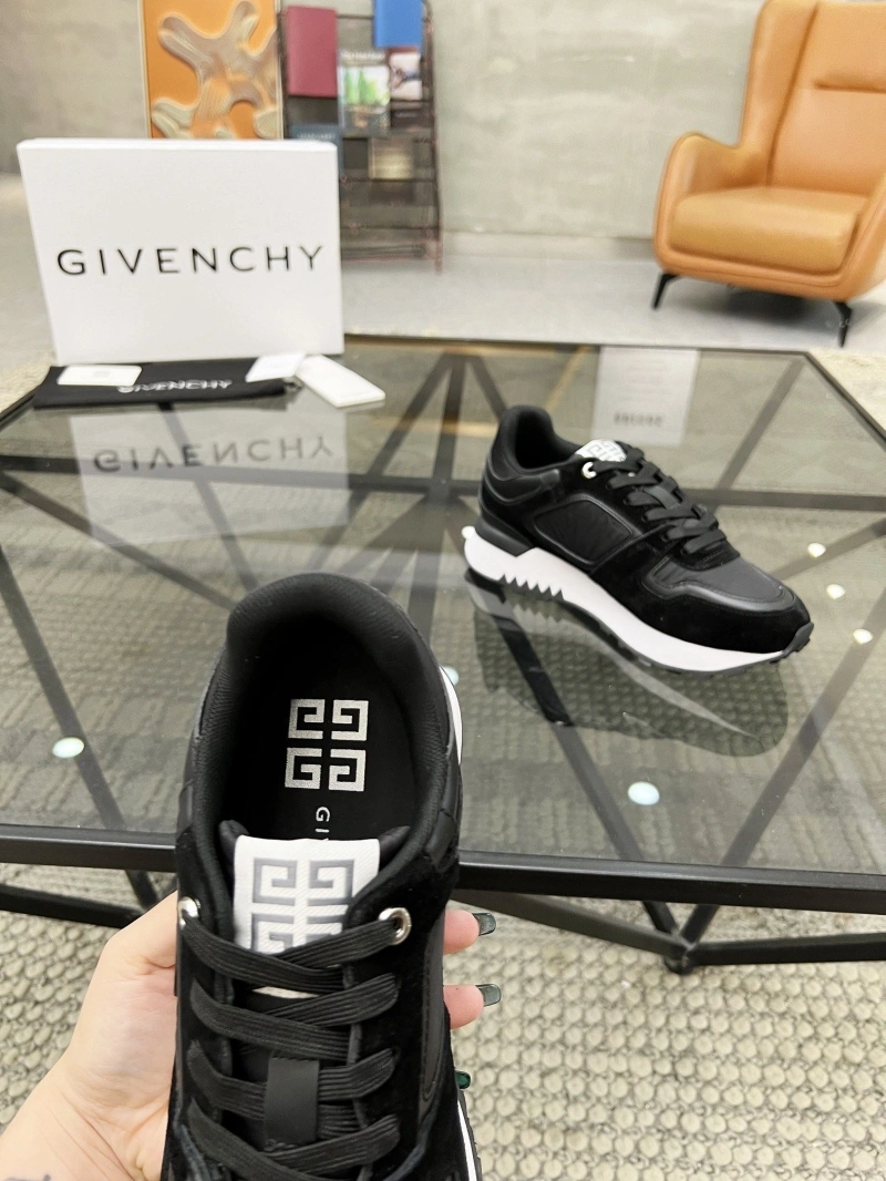 Modern Gxvxnchy Sneakers 154165