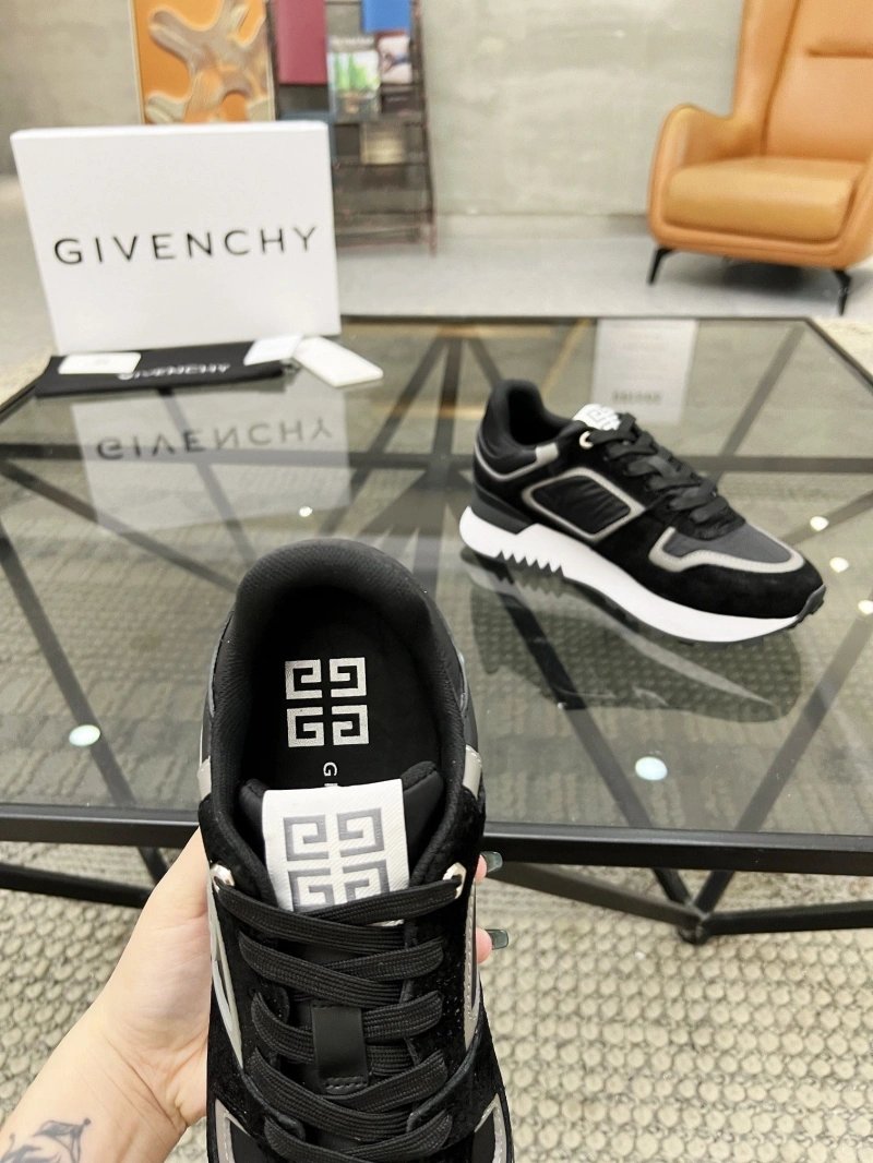 Elegant Gxvxnchy Sneakers 154167