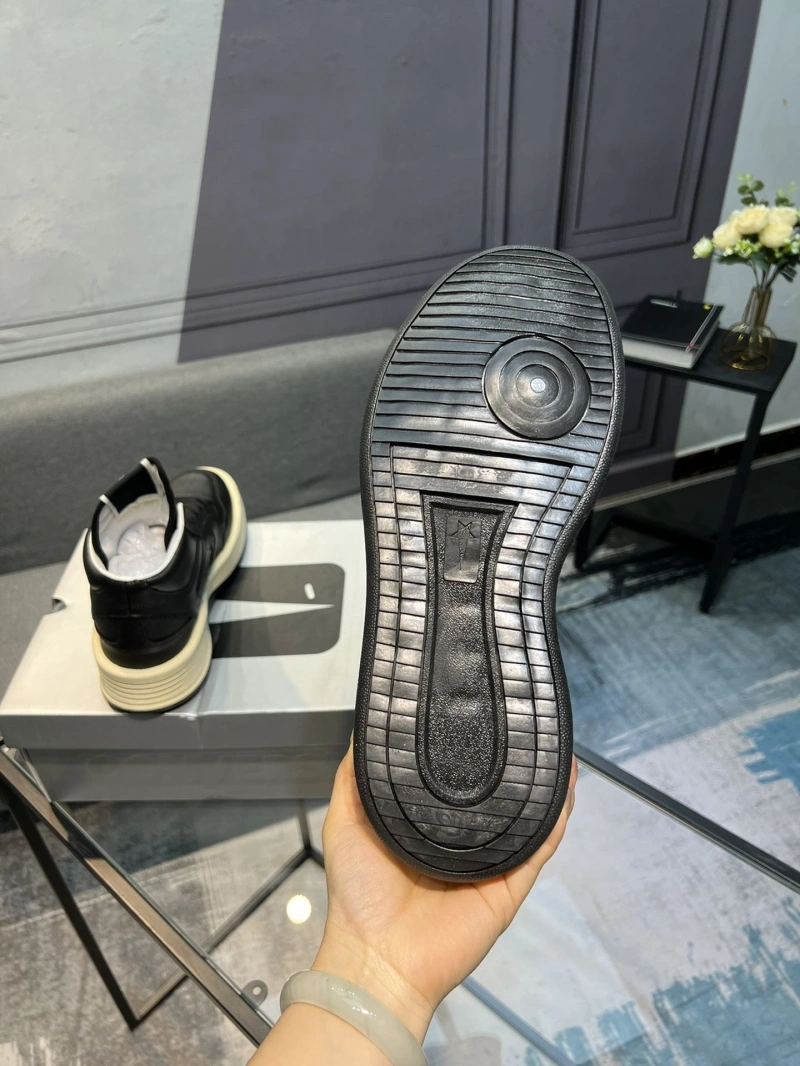 Gxvxnchy Sneakers Sleek 154158