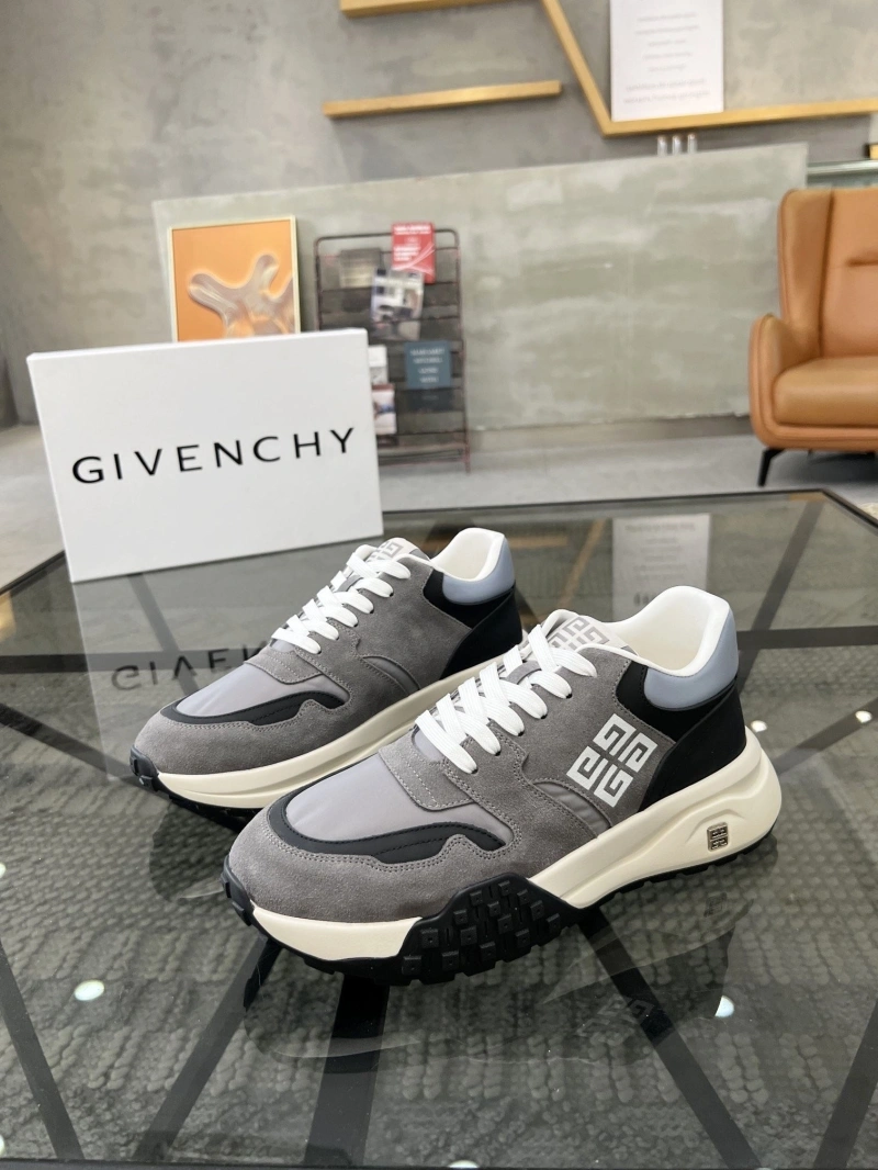 Trendsetting Gxvxnchy Sneakers 154149