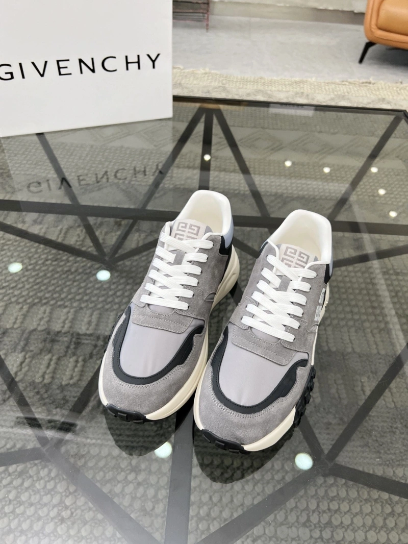 Trendsetting Gxvxnchy Sneakers 154149