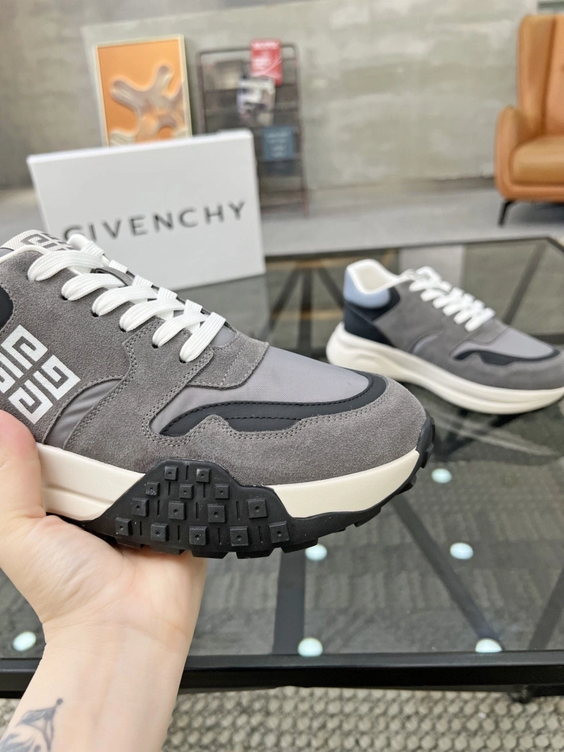 Trendsetting Gxvxnchy Sneakers 154149