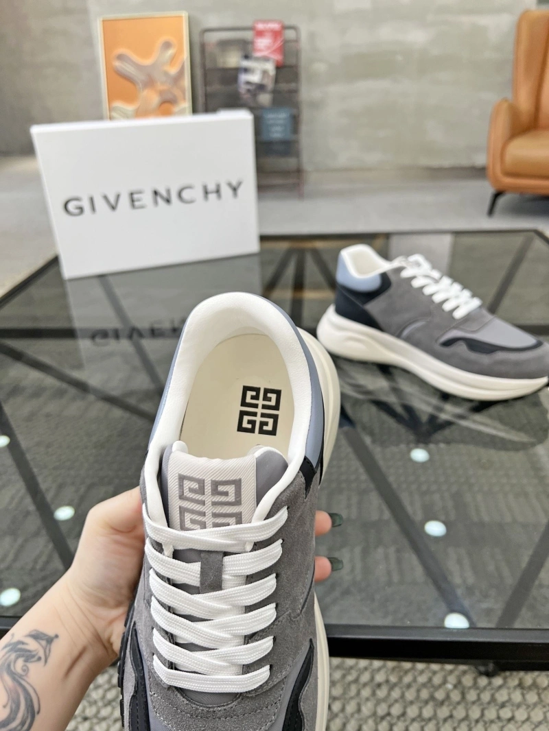 Trendsetting Gxvxnchy Sneakers 154149
