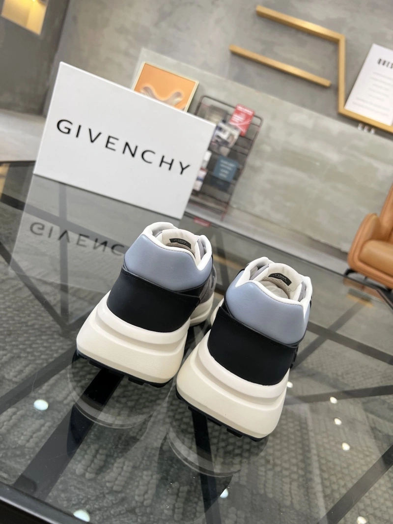 Trendsetting Gxvxnchy Sneakers 154149