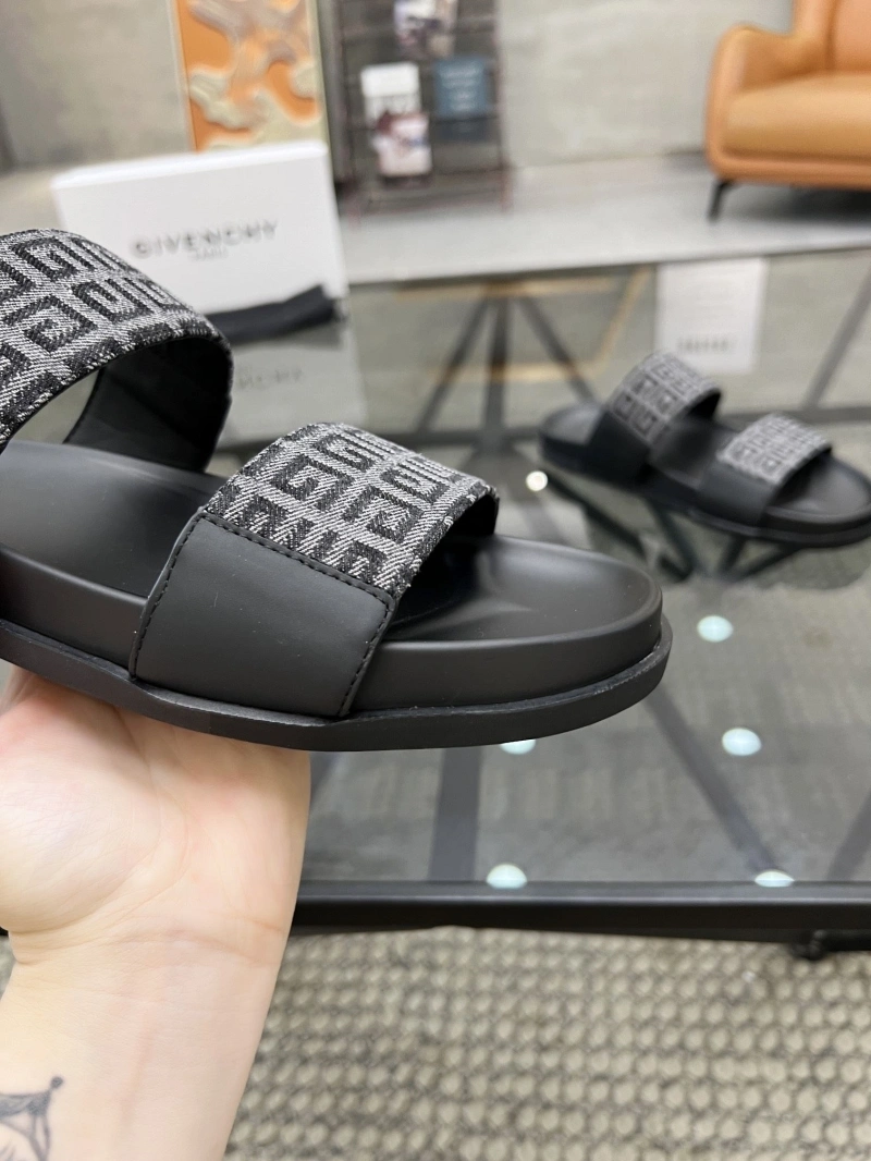 Gxvxnchy Slippers Practical 154353