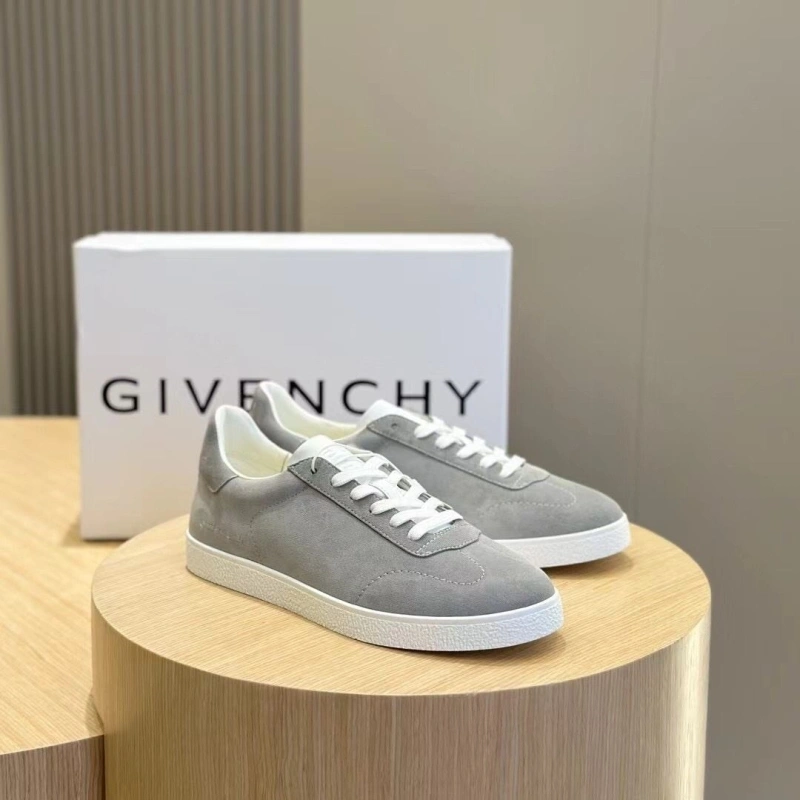 Gxvxnchy Sneakers Sophisticated 154135