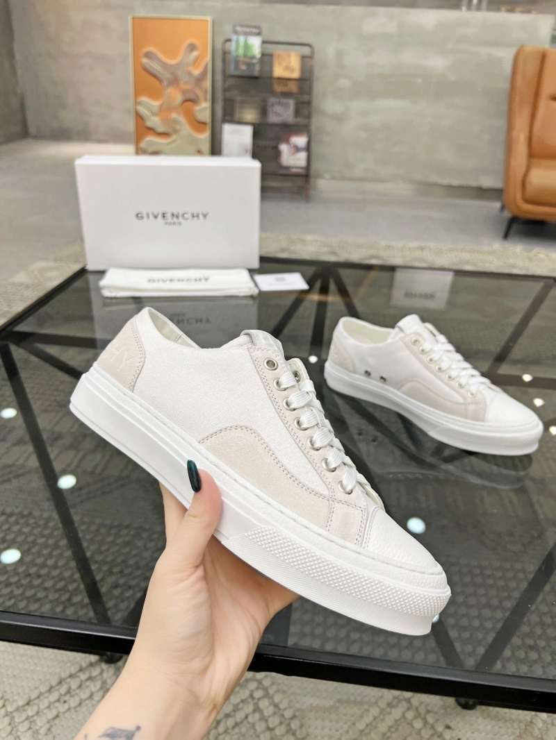 Gxvxnchy Sneakers EasyMatch 154129