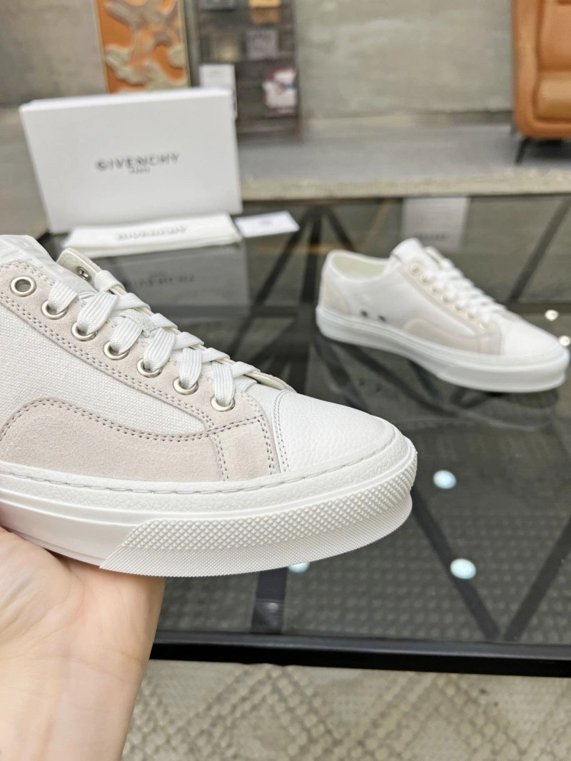 Gxvxnchy Sneakers EasyMatch 154129