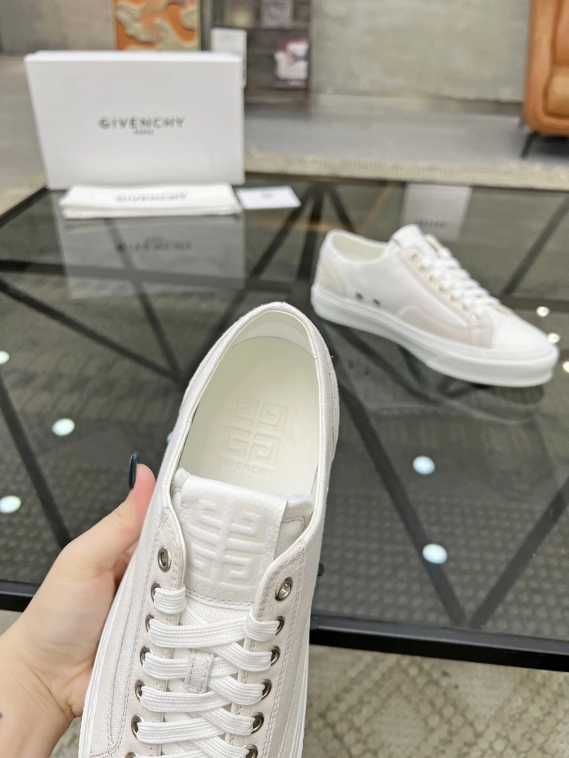 Gxvxnchy Sneakers EasyMatch 154129