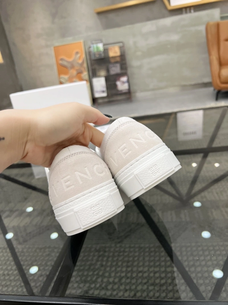 Gxvxnchy Sneakers EasyMatch 154129
