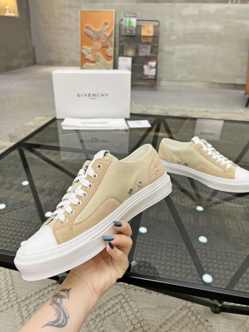 Gxvxnchy Sneakers Sleek 154140