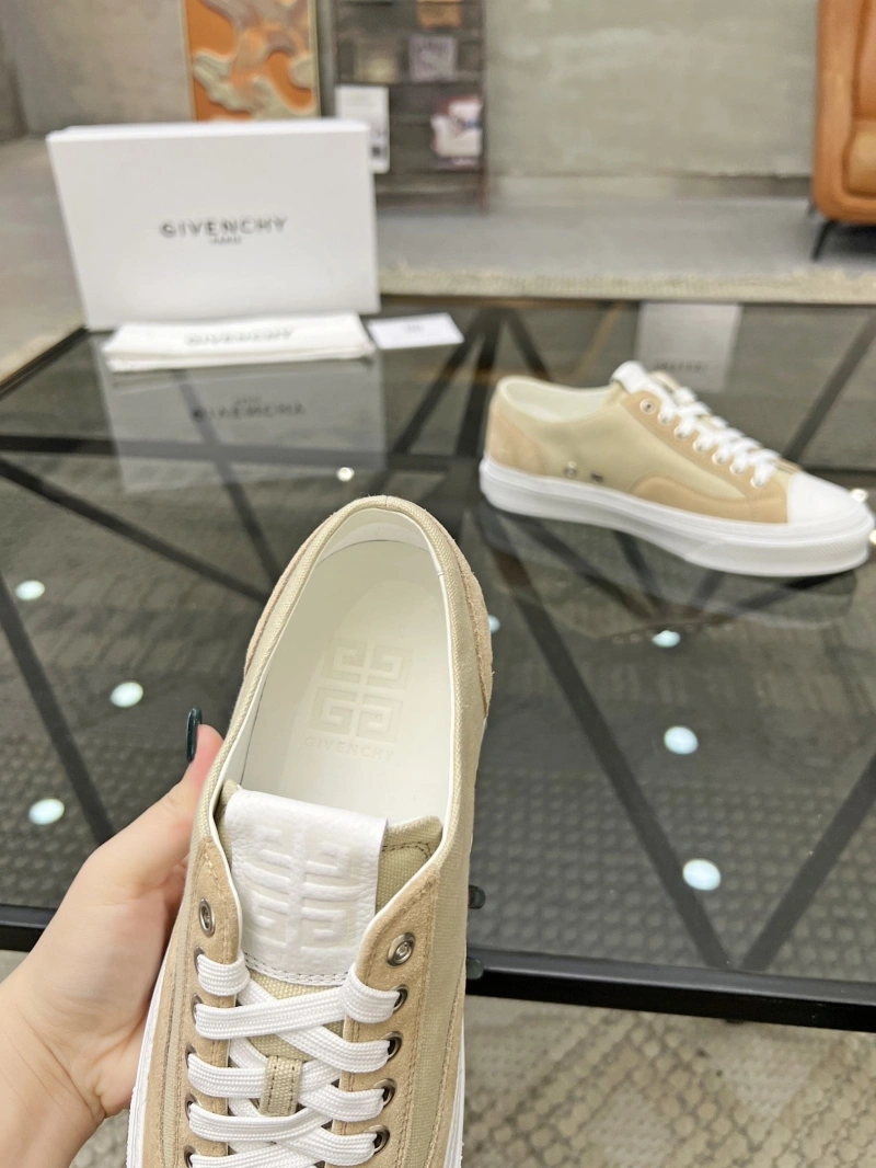 Gxvxnchy Sneakers Sleek 154140