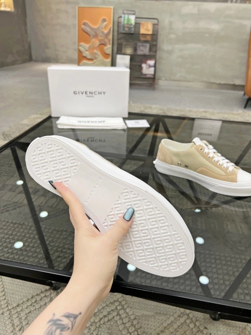 Gxvxnchy Sneakers Sleek 154140