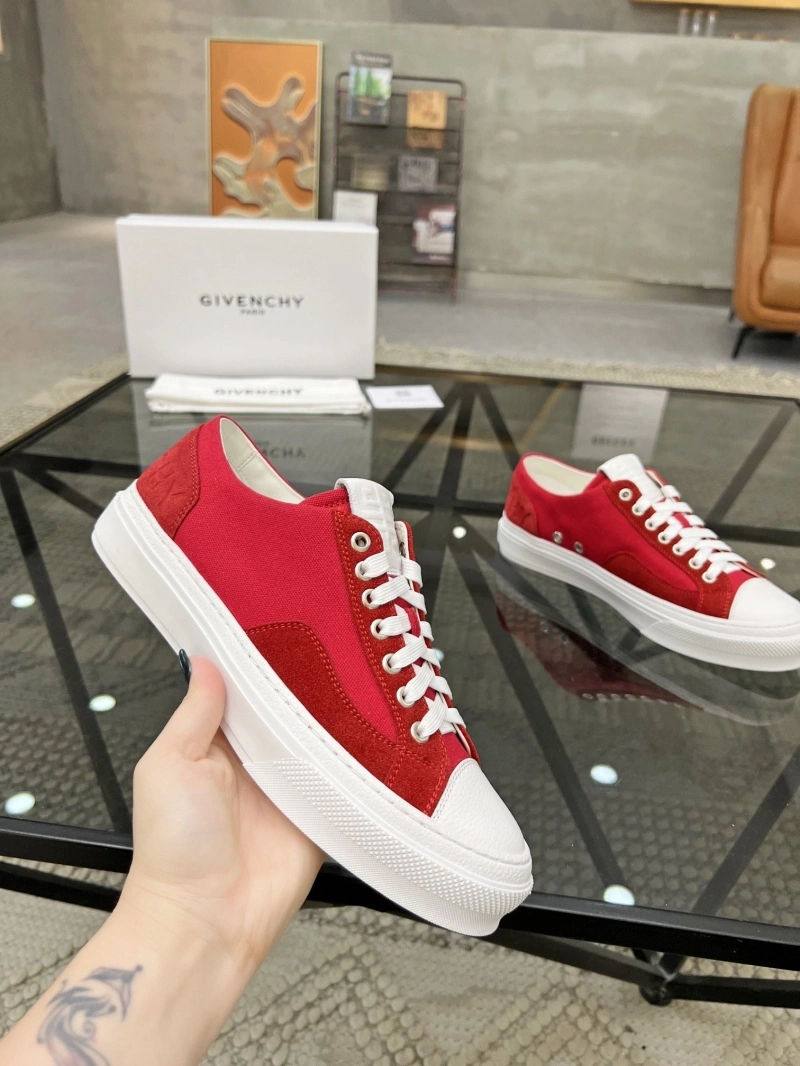 Stylish Gxvxnchy Sneakers 154125