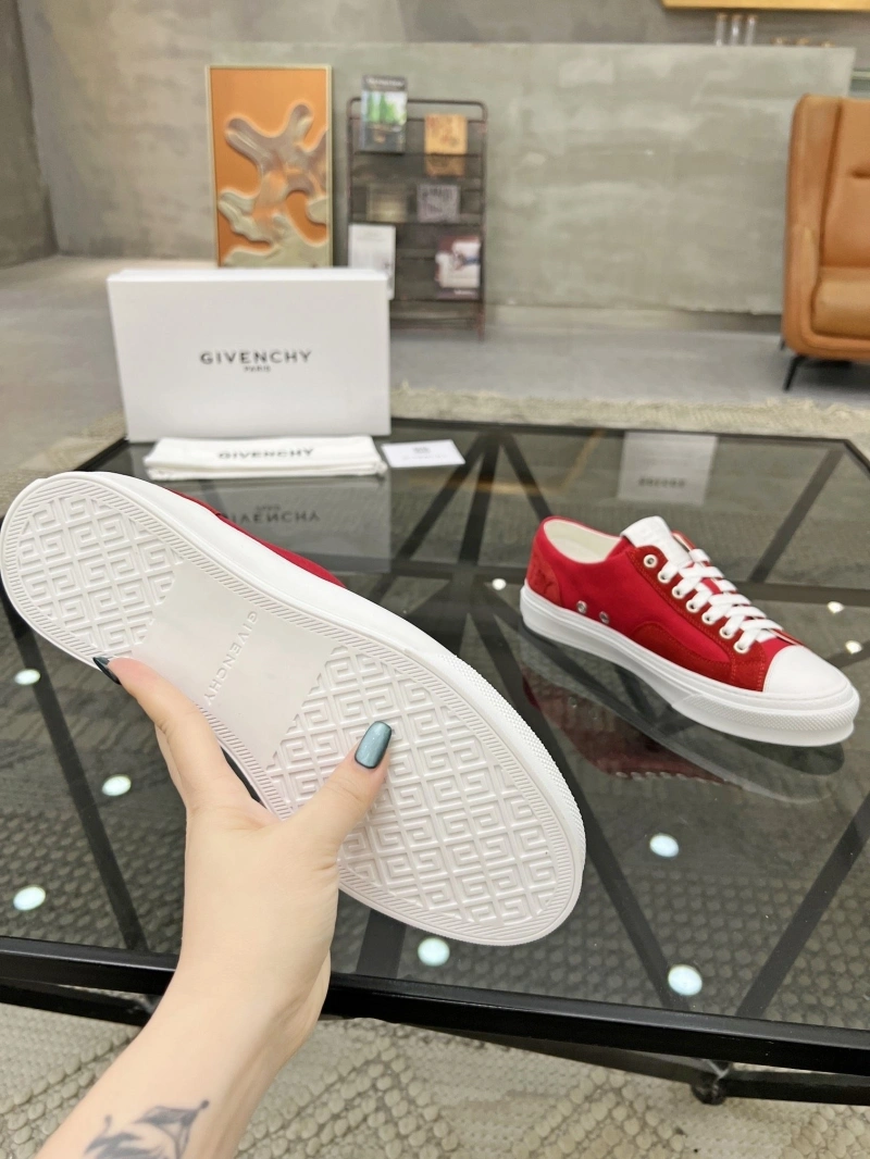Stylish Gxvxnchy Sneakers 154125