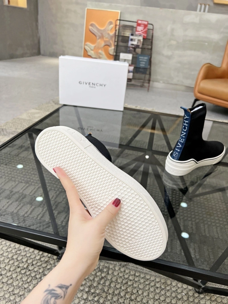 ModernLook Gxvxnchy Sneakers 154126
