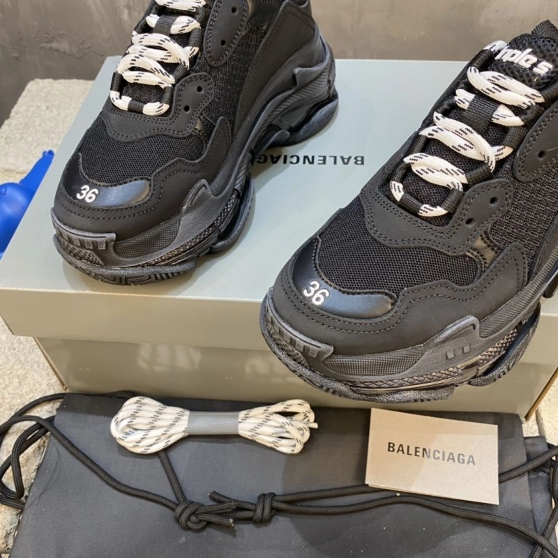 Sleek Bxlxnciaga Sneakers 110004