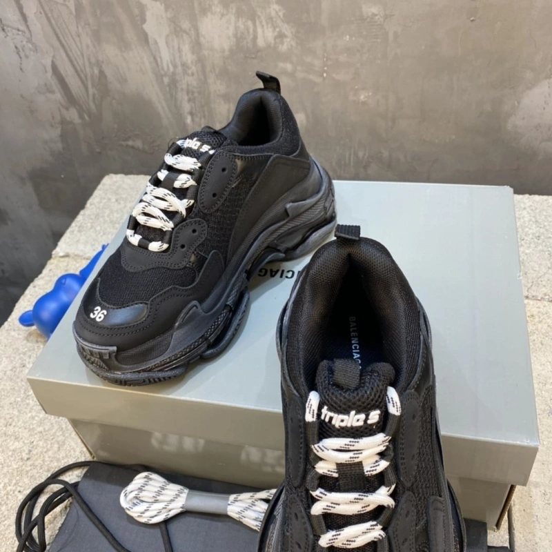 Sleek Bxlxnciaga Sneakers 110004